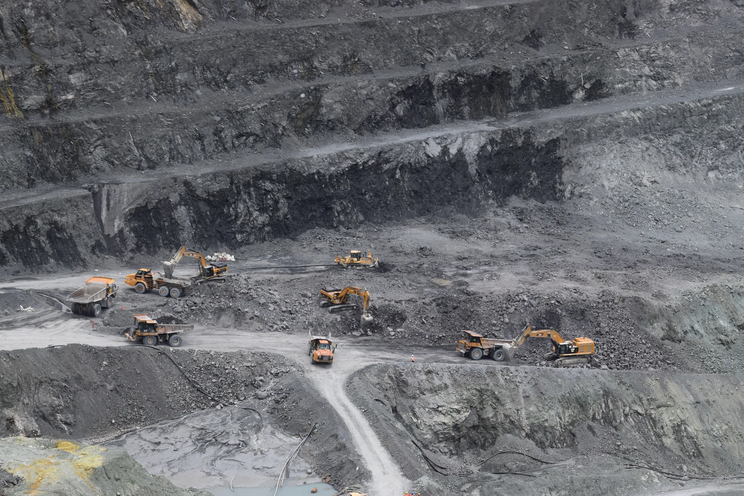 Open-pit operation with haul fleet, excavators and dozer working multiple fronts
