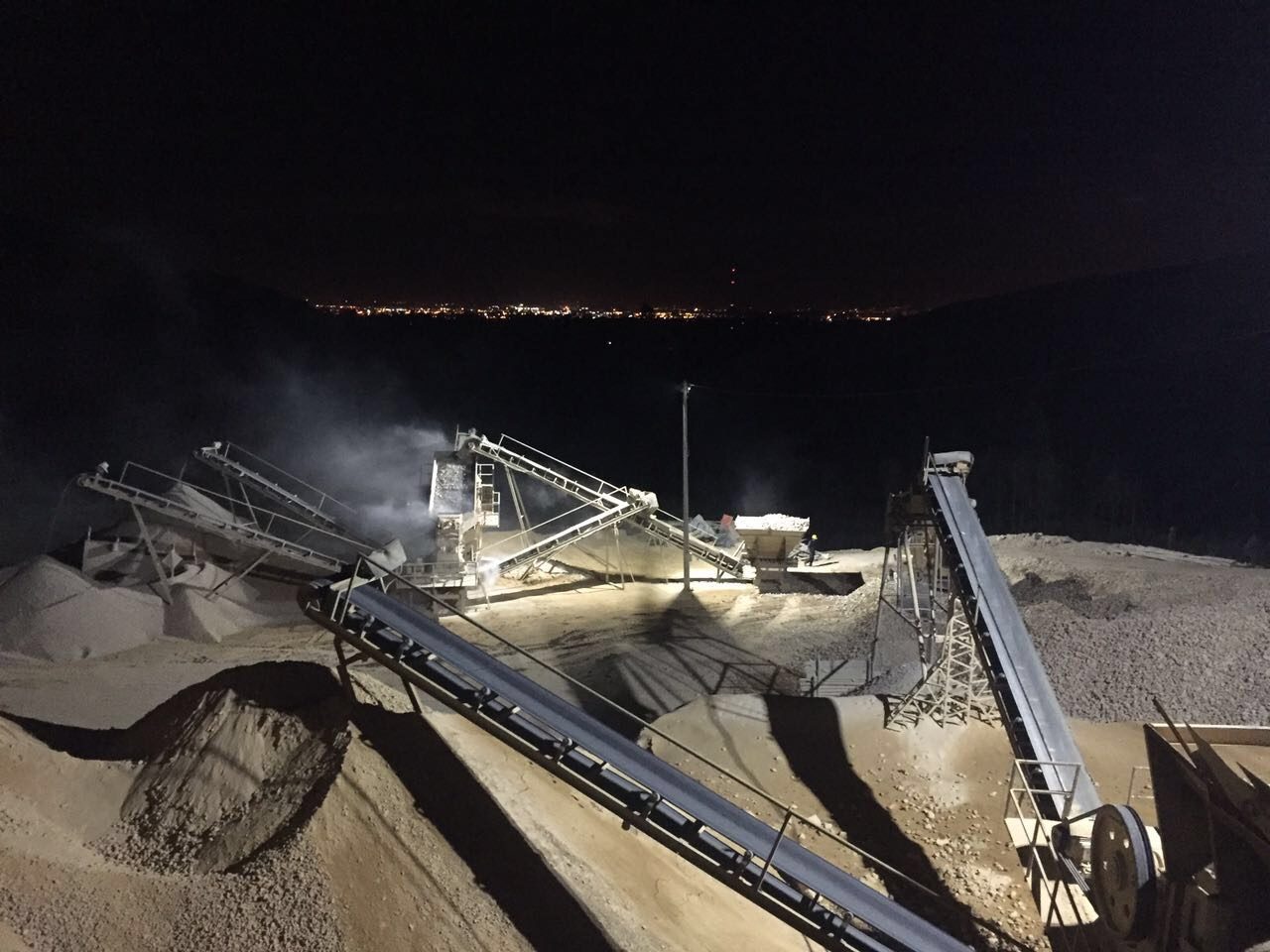 Crushing and screening plant in operation, aggregates production